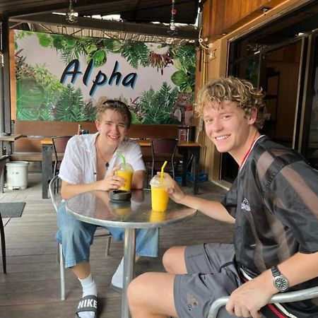 Alpha Hostel Cafe&Bar Ban Khlong Yai Ngoại thất bức ảnh
