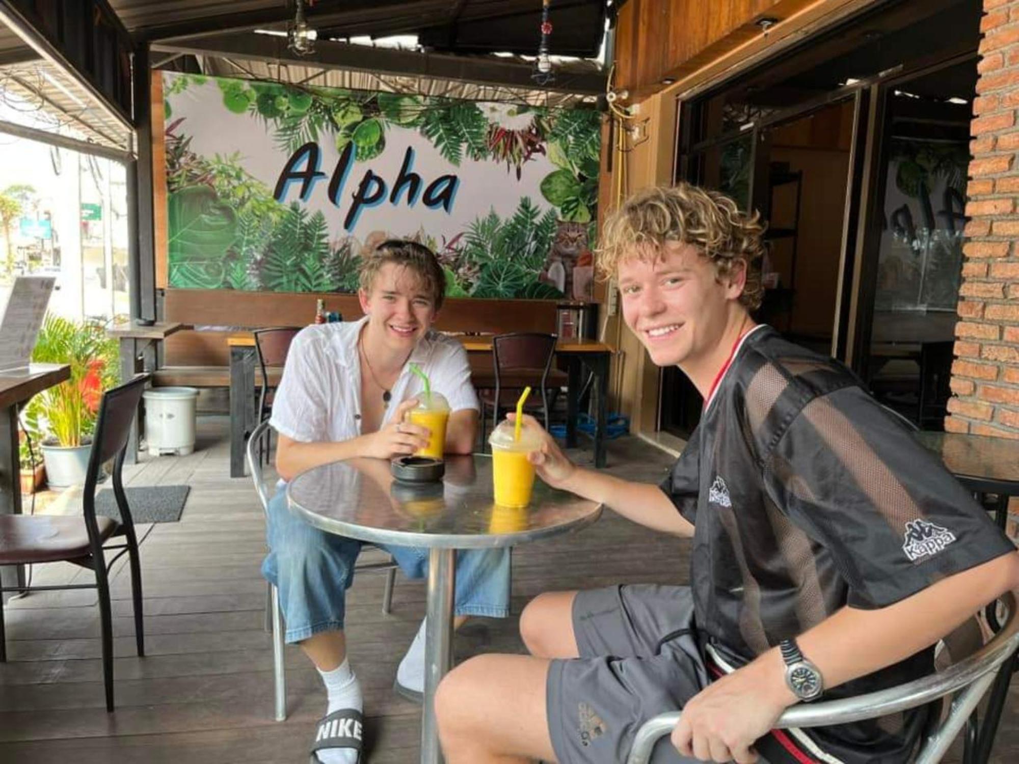 Alpha Hostel Cafe&Bar Ban Khlong Yai Ngoại thất bức ảnh